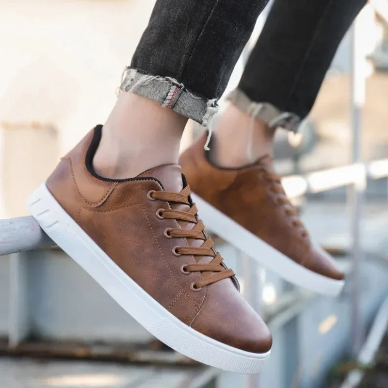 TITAN THICK-FORM SNEAKER