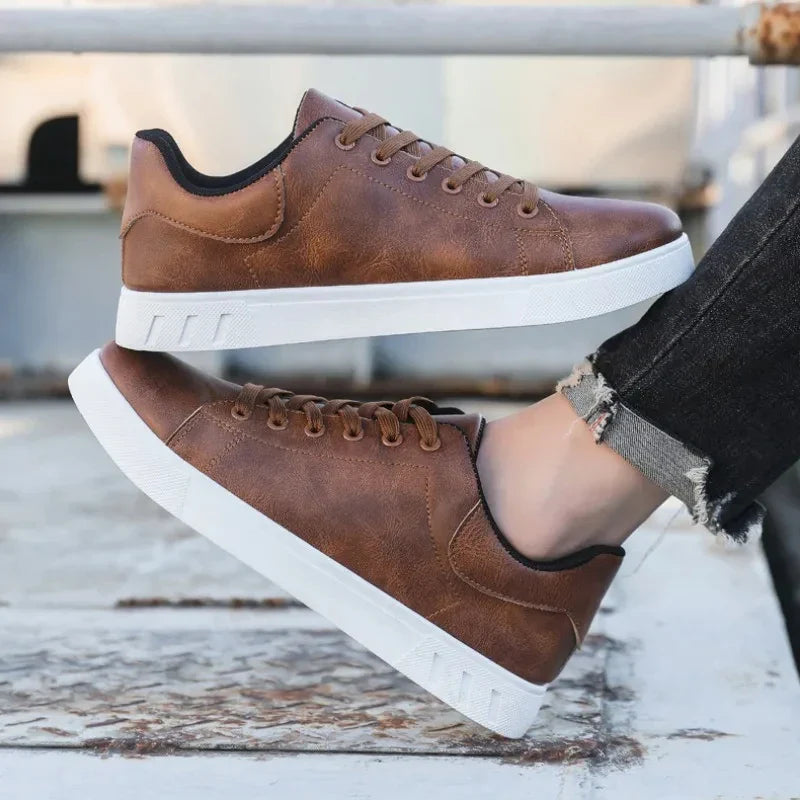 TITAN THICK-FORM SNEAKER