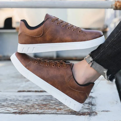 TITAN THICK-FORM SNEAKER