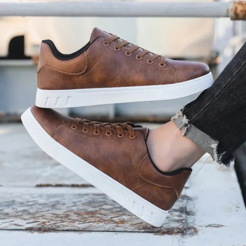 TITAN THICK-FORM SNEAKER