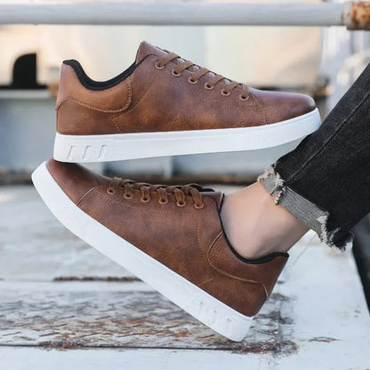TITAN THICK-FORM SNEAKER